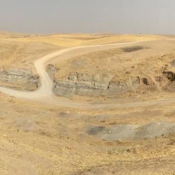 Panoramica della sequenza di sedimenti dei livelli lacustri emergenti a Faideh