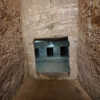Entrata delle tombe ipogee fenicie dette di Eshmunit, a Btorram