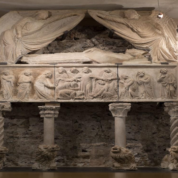 Monumenti funerari medievali italiani del XIV secolo. Problemi di ricostruzione e di musealizzazione