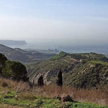 Vista della costa libanese dal villaggio di Fia
