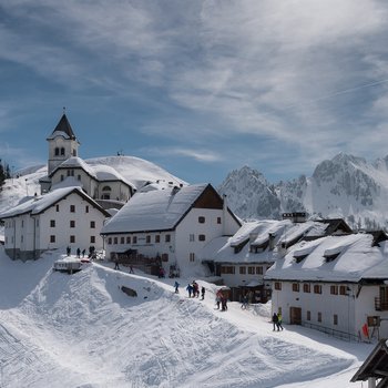 Sanctuary on Mount Lussari, Tarvisio – photo by Alessandro Caproni (CC BY 2.0 DEED)